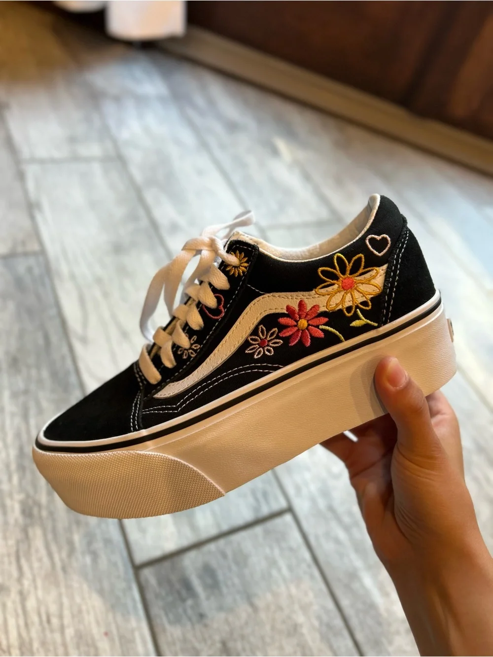 VANS Embroidered Old Skool Platform Sneakers, Women’s 5.5, Never Worn!